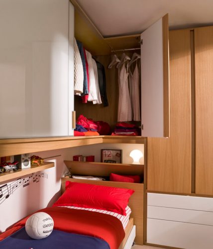 ls16 contenitore e armadio aperto